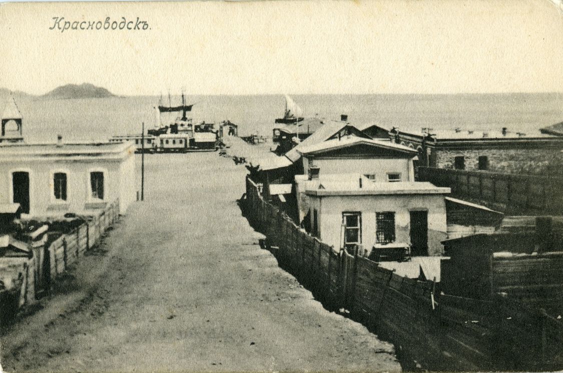 Неизвестная церковь, Туркменбаши (Красноводск) (Туркменистан, Прочие страны). архивная фотография, Слева виднеется небольшой шатёр колокольни на Скобелевской площади