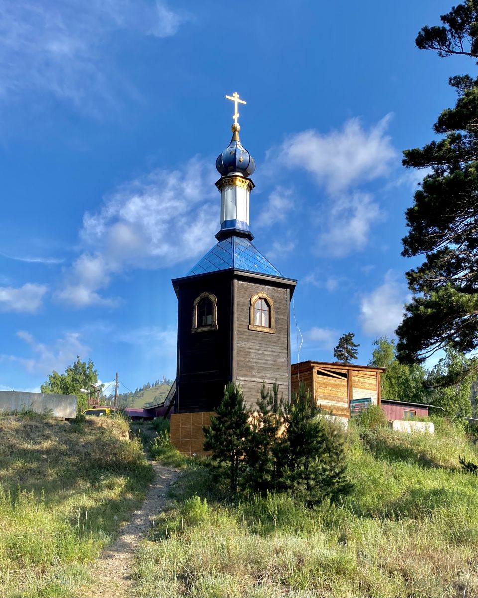 Часовня Серафима Саровского, Еловка (Прибайкальский район, Республика Бурятия). фасады, Вид с тропы к св. источнику