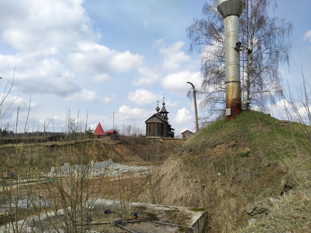 Церковь Пантелеимона Целителя при Главной военной прокуратуре, Чёрная Грязь (Солнечногорский городской округ, Московская область). общий вид в ландшафте, общий вид в ландшафте (к церкви доступа нет)