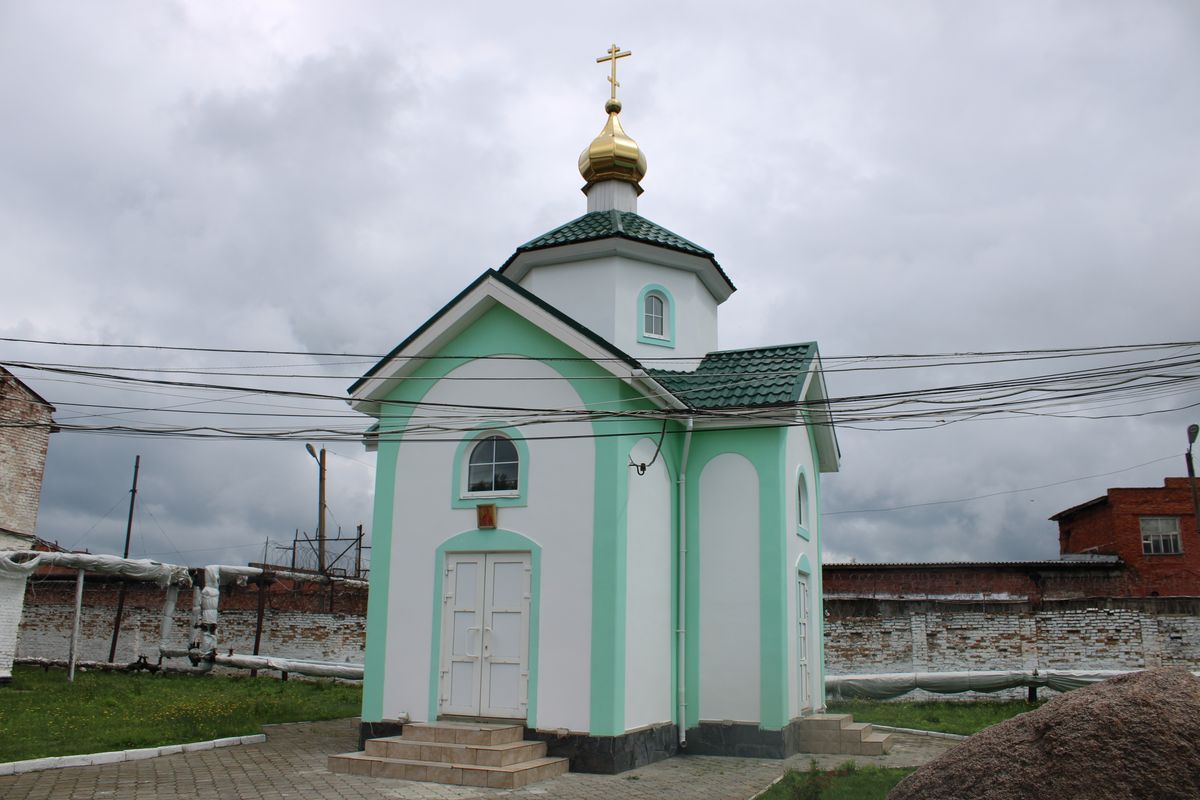 общий вид в ландшафте. Церковь Анастасии Узорешительницы при ИК-6, Клинцы (Клинцы, город, Брянская область)