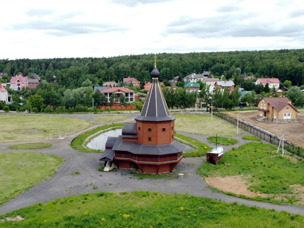 Церковь Илии Муромца, Большое Саврасово (Ленинский городской округ, Московская область). общий вид в ландшафте