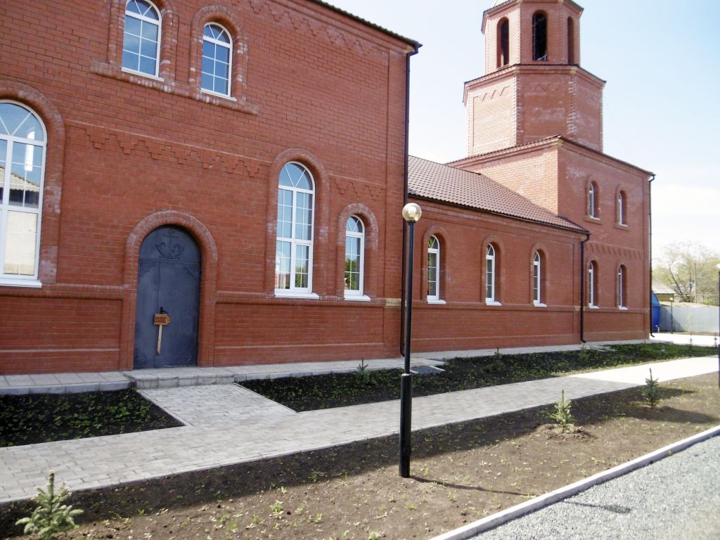 Церковь Казанской иконы Божией Матери (новая), Сорочинск (Сорочинский район, Оренбургская область). архитектурные детали, Новый храм , построенный на месте прежней церкви