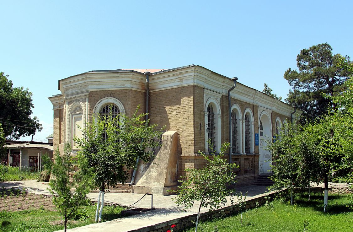 Истаравшан (Ура-Тюбе). Церковь Николая Чудотворца (новая). фасады