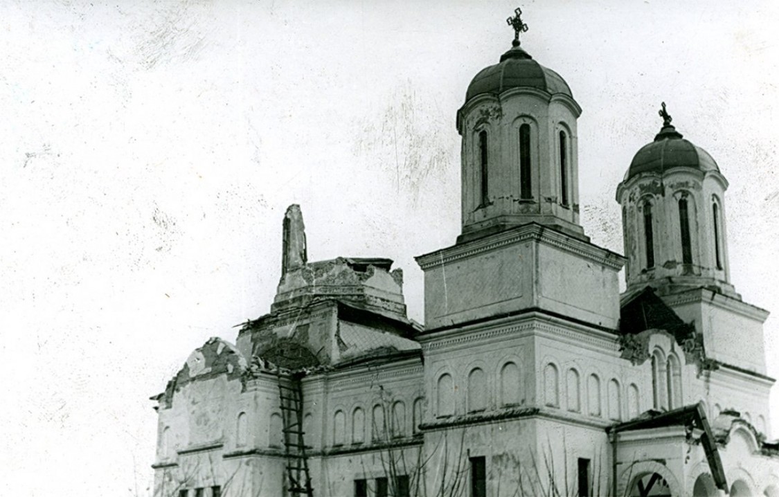 Церковь Троицы Живоначальной (утраченная), Доробанцу (Констанца, Румыния). архивная фотография, Вид храма сразу после землетрясения. Фото 1940 г. из фондов Томисской архиепископии