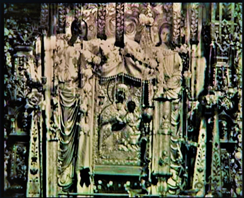 Мариуполь. Церковь Успения Пресвятой Богородицы (утраченная). архивная фотография, Чудотворная икона Божией Матери в храме. Частная коллекция. Фото 1900-х годов