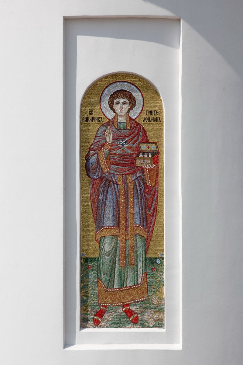 Церковь Пантелеимона Целителя, Роза (Коркинский район, Челябинская область). архитектурные детали, Мозаика на апсиде