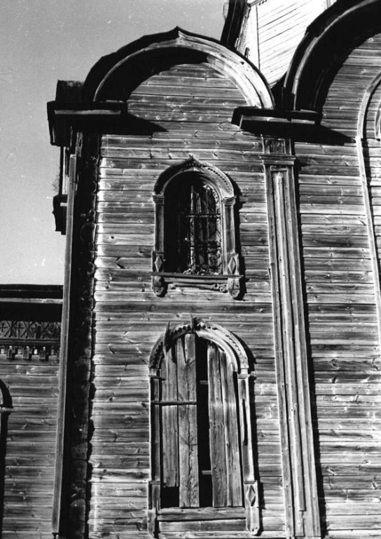 Церковь Тихвинской иконы Божией Матери, Малый Кувай (Сурский район, Ульяновская область). архивная фотография, Фрагмент южного фасада с окнами первого и второго ярусов. Фотограф В.В. Перфильев. Паспорт ОКН