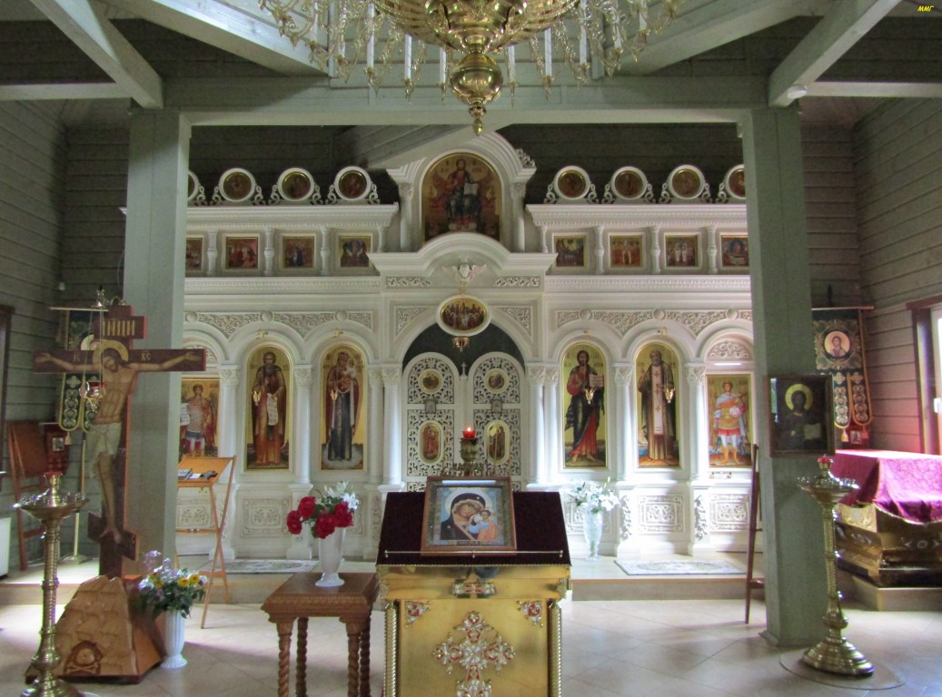 Церковь Серафима Саровского, Всеволожск (Всеволожский район, Ленинградская область). интерьер и убранство, Внутри храма.