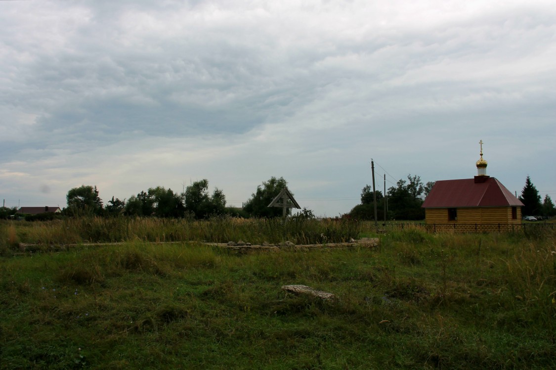 Церковь Михаила Архангела, Калинино (Задонский район, Липецкая область). дополнительная информация, Крест в основании фундамента строящегося храма 