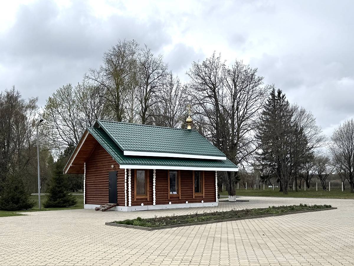 Вид с северо-востока, фасады. Неизвестная часовня, Красный Берег (Жлобинский район, Беларусь, Гомельская область)