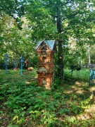 Часовенный столб (восточный), Этот столб расположен в глубине кладбища, в стороне от двух других<br>, Каинки, Верхнеуслонский район, Республика Татарстан