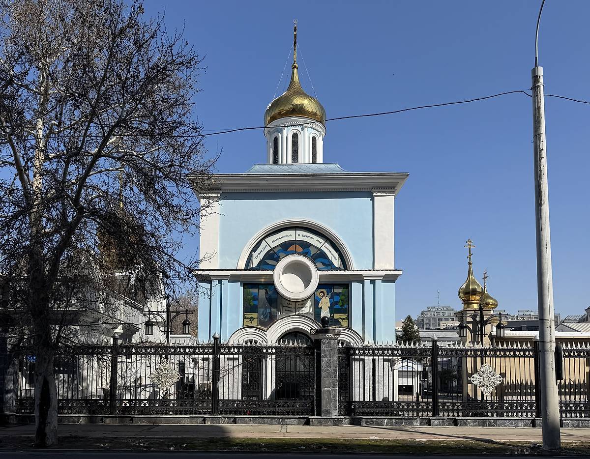 Вид через ул. Авлие-Ата, фасады. Водосвятная часовня при кафедральном соборе, Ташкент (Узбекистан, Прочие страны)