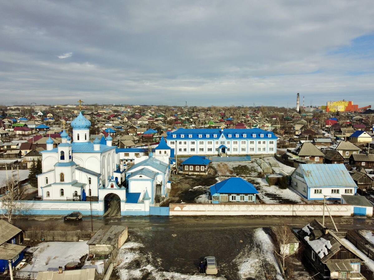 Серафимо-Покровский женский монастырь, Ленинск-Кузнецкий (Ленинск-Кузнецкий район и г. Ленинск-Кузнецкий, Кемеровская область). фасады, Вид со стороны ул Советская