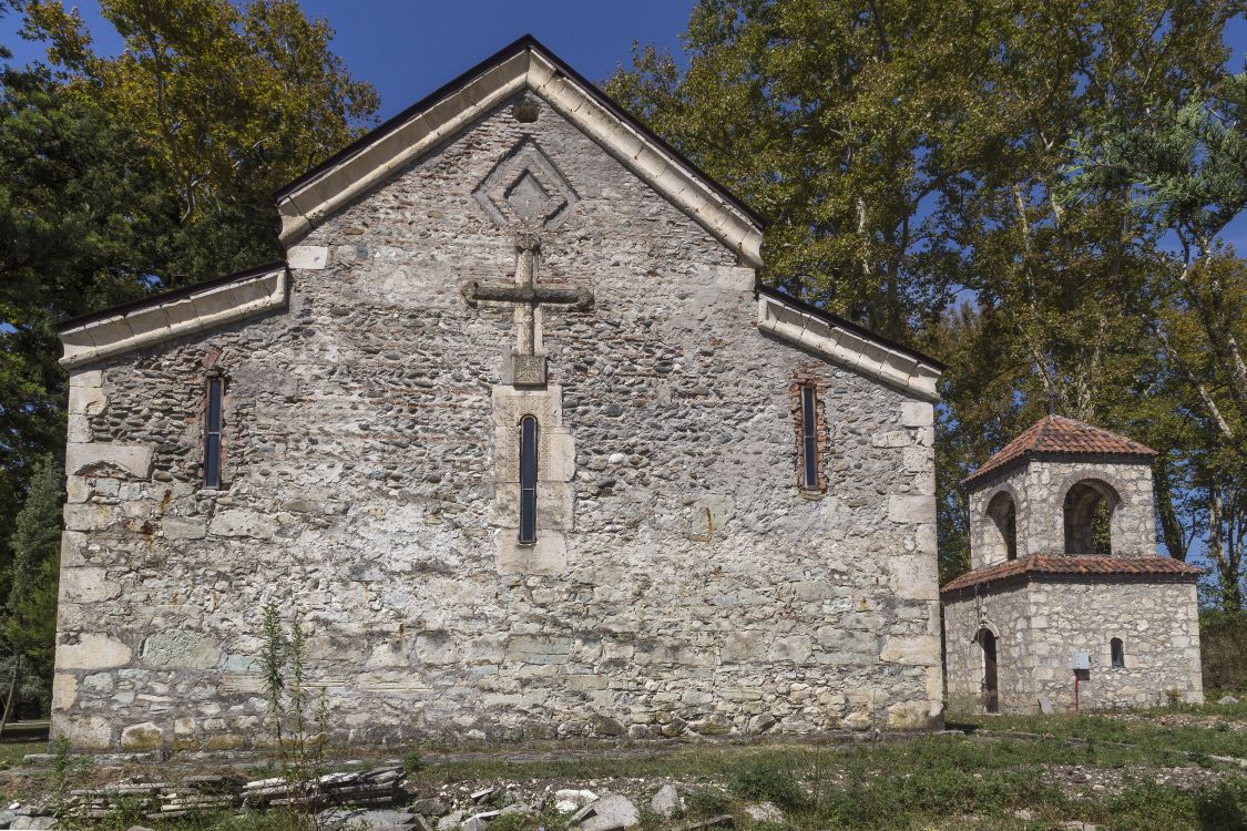 Церковь Успения Пресвятой Богородицы при дворе Дадиани, Салхино (Самегрело и Земо-Сванети, Грузия). фасады, восточный фасфд
