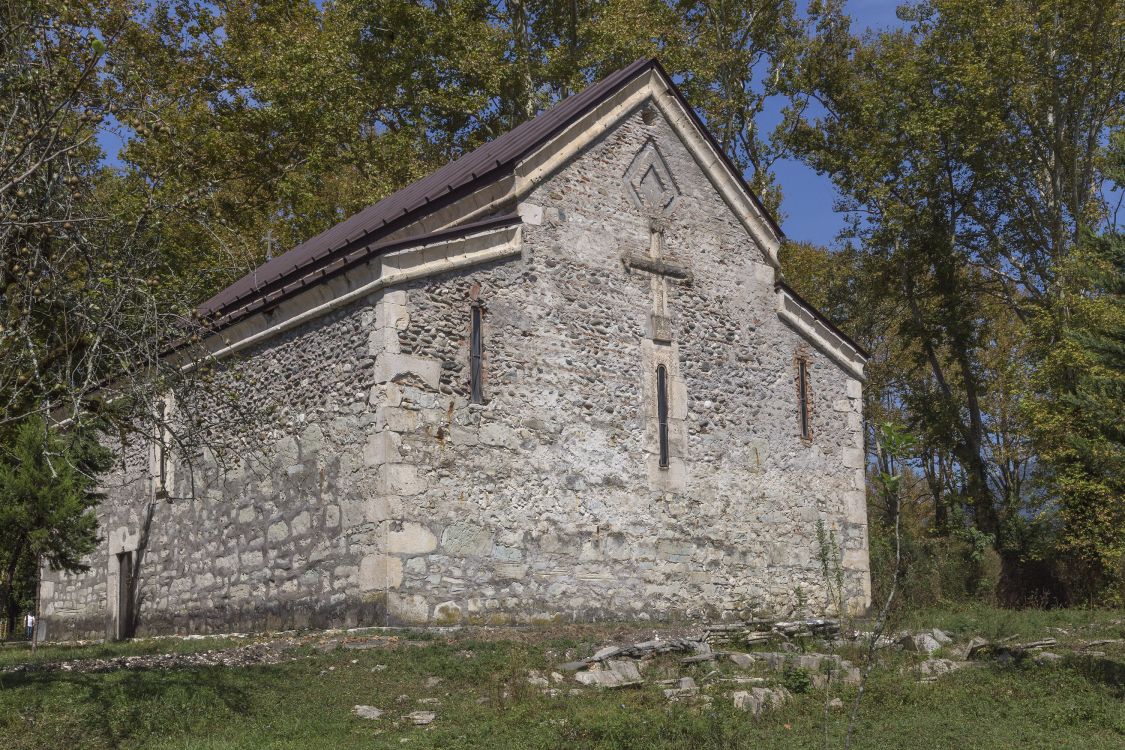 Церковь Успения Пресвятой Богородицы при дворе Дадиани, Салхино (Самегрело и Земо-Сванети, Грузия). фасады, вид с юго-востока