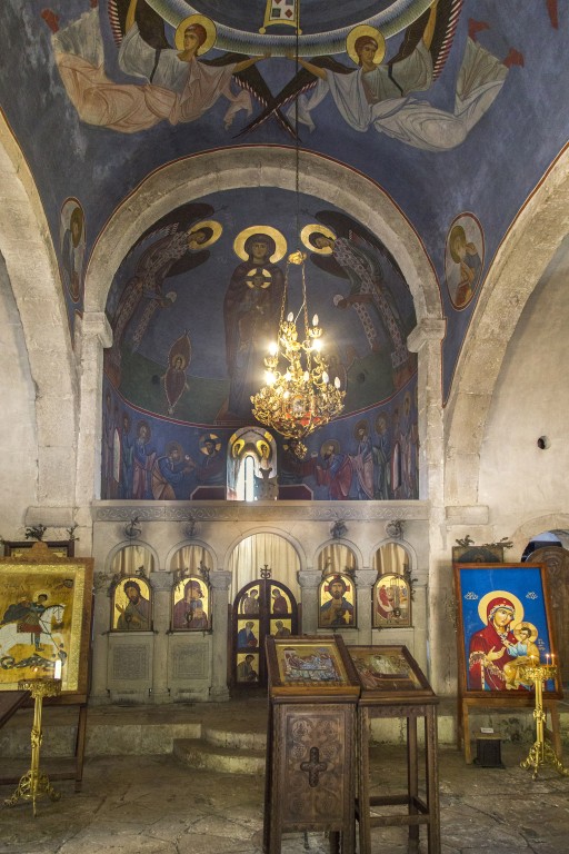 Церковь Успения Пресвятой Богородицы при дворе Дадиани, Салхино (Самегрело и Земо-Сванети, Грузия). интерьер и убранство