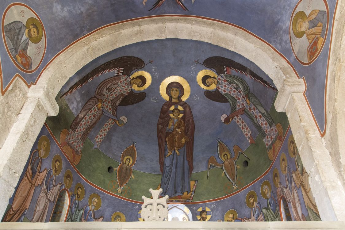 Салхино. Церковь Георгия Победоносца. интерьер и убранство, церковь расписана в XXI веке
