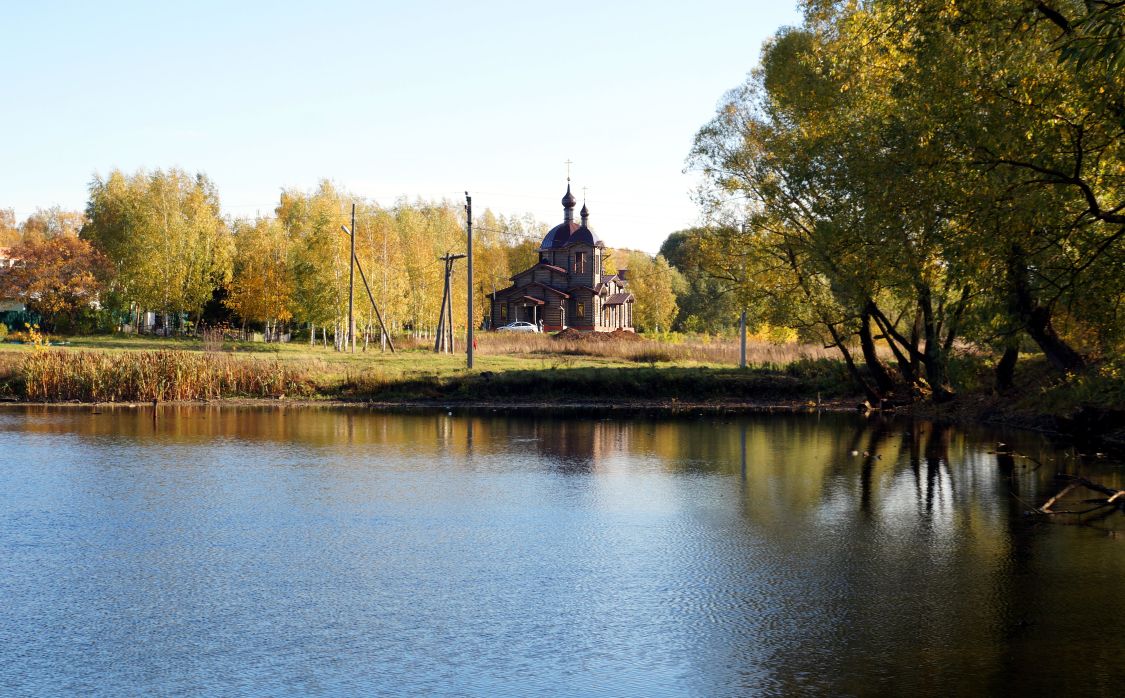 Старый Двор. Церковь Иоанна Русского. общий вид в ландшафте, Общий вид с запада