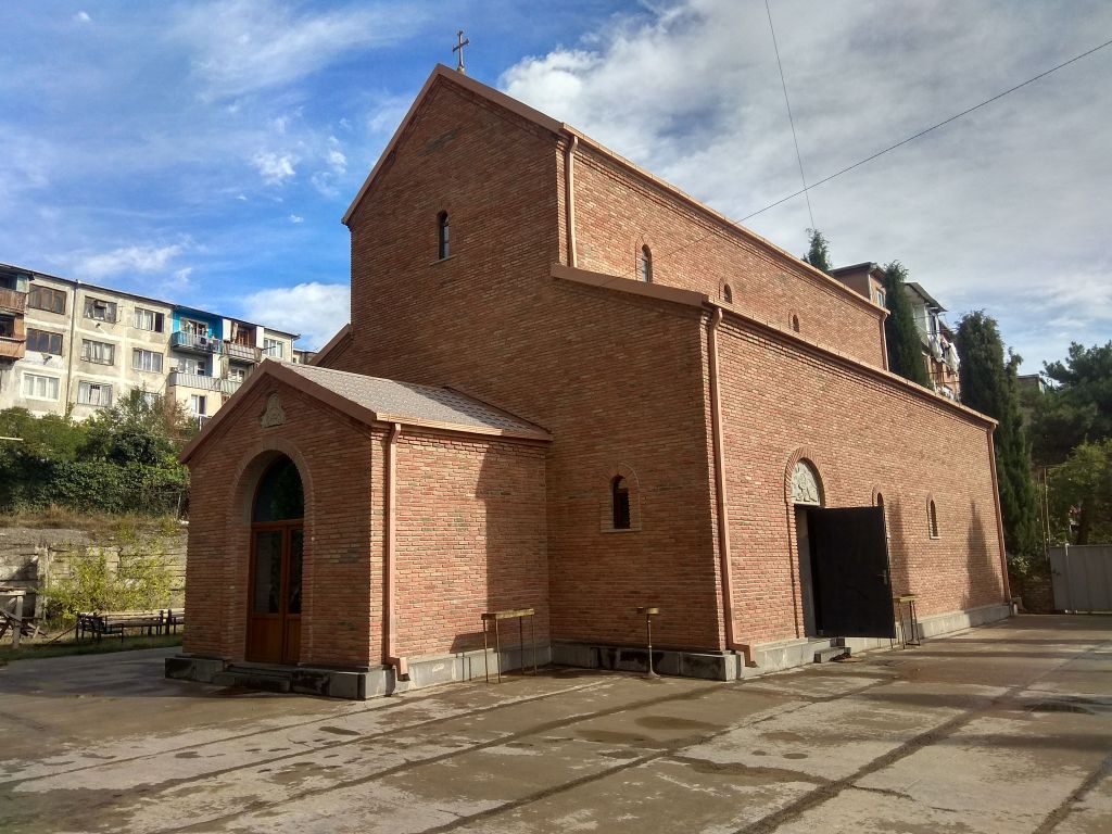Церковь Вахтанга Горгасали в поселке Самгори, Самгорский район (Тбилиси, город, Грузия). фасады