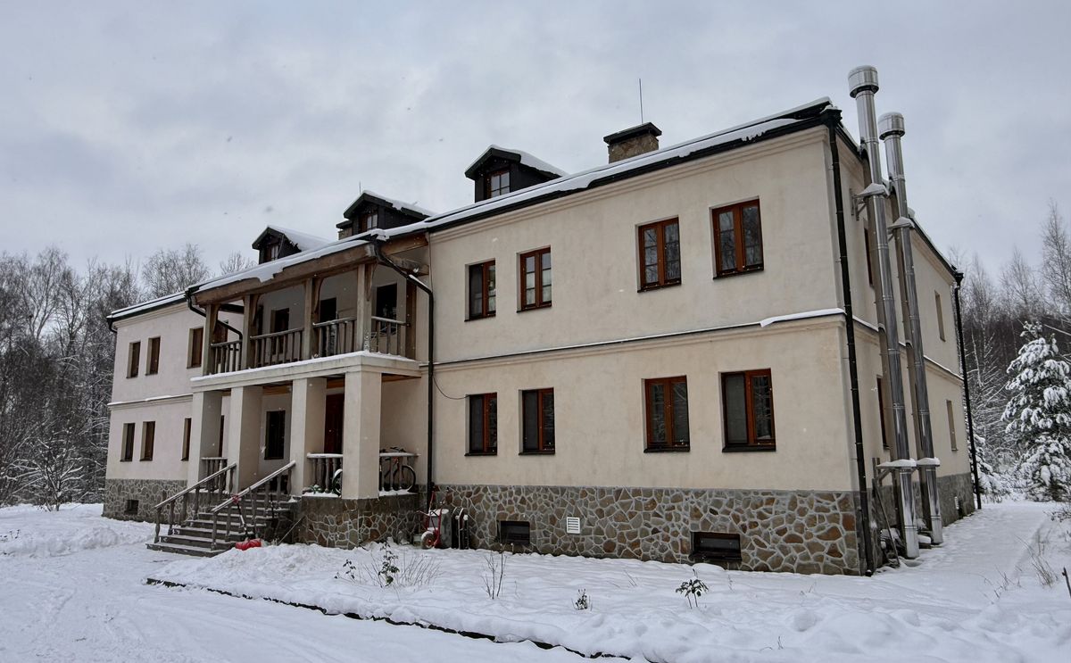 Спиридоновский храм, вид с юго-запада, фасады. Преображенский мужской скит, Подмоклово (Серпуховский городской округ и гг. Протвино, Пущино, Московская область)