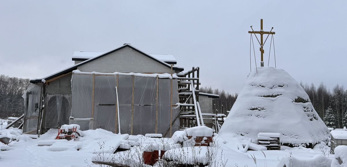 Строящийся Преображенский храм, вид с востока, фасады. Преображенский мужской скит, Подмоклово (Серпуховский городской округ и гг. Протвино, Пущино, Московская область)