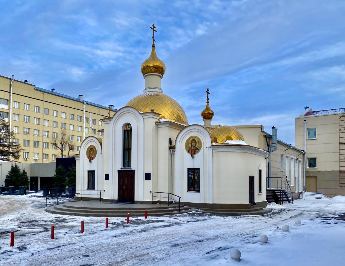 Красноярск. Церковь Луки (Войно-Ясенецкого) при медицинском университете. общий вид в ландшафте, Вид с запада