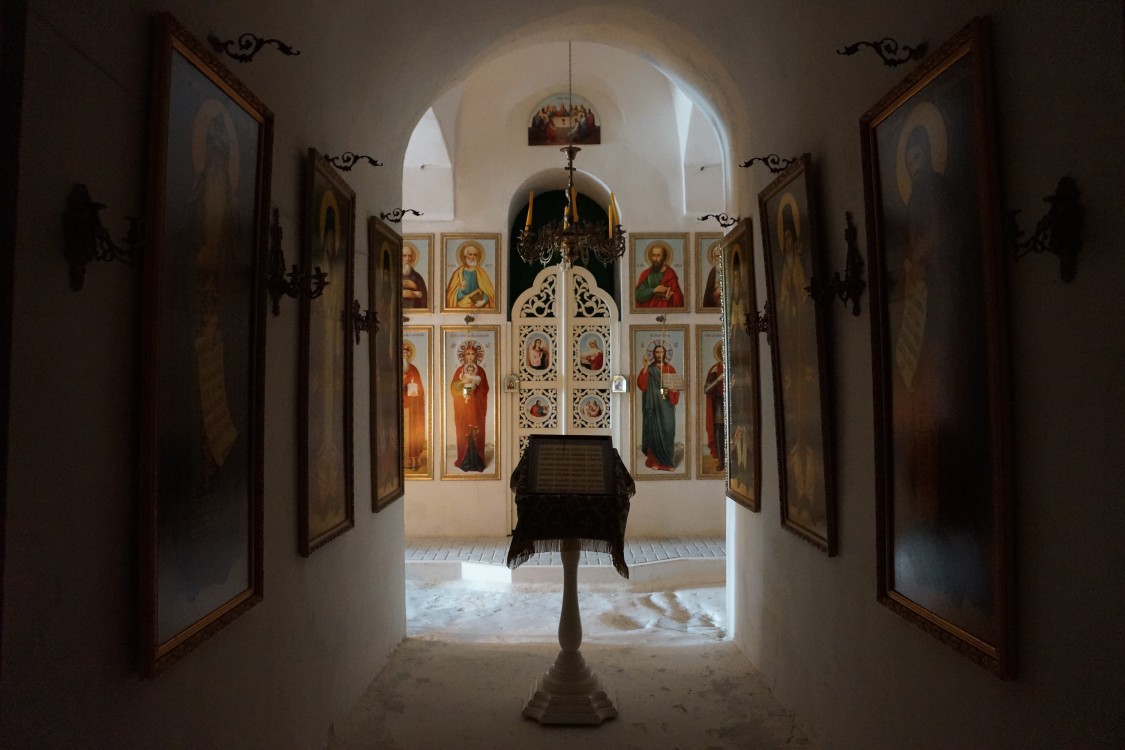 Белогорский Воскресенский монастырь. Пещерная церковь Александра Невского, Кирпичи (Белогорье) (Подгоренский район, Воронежская область). интерьер и убранство
