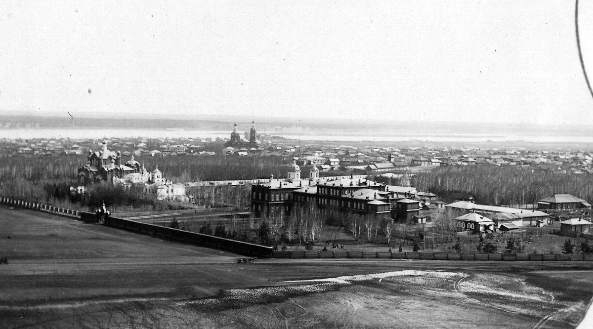 Фото Алексея Яковлевича Сухарева. 1914 г., архивная фотография. Архиерейское подворье, Бийск (Бийский район и г. Бийск, Алтайский край)