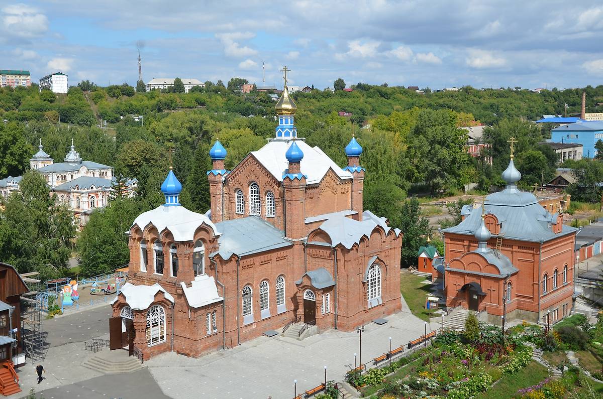 Бийское архиерейское подворье. Фото П.С. Коваленко, общий вид в ландшафте. Архиерейское подворье, Бийск (Бийский район и г. Бийск, Алтайский край)