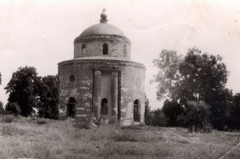 Церковь Михаила Архангела в Радомле, Тростянец (Ахтырский район, Украина, Сумская область). архивная фотография, Радомлянская Архангело-Михайловская церковь, 1950 г.