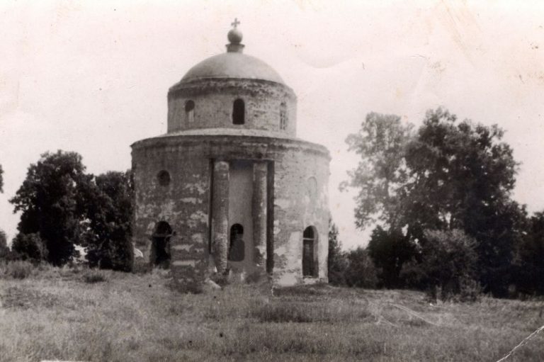 Тростянец. Церковь Михаила Архангела в Радомле. архивная фотография, Радомлянская Архангело-Михайловская церковь, 1950 г.