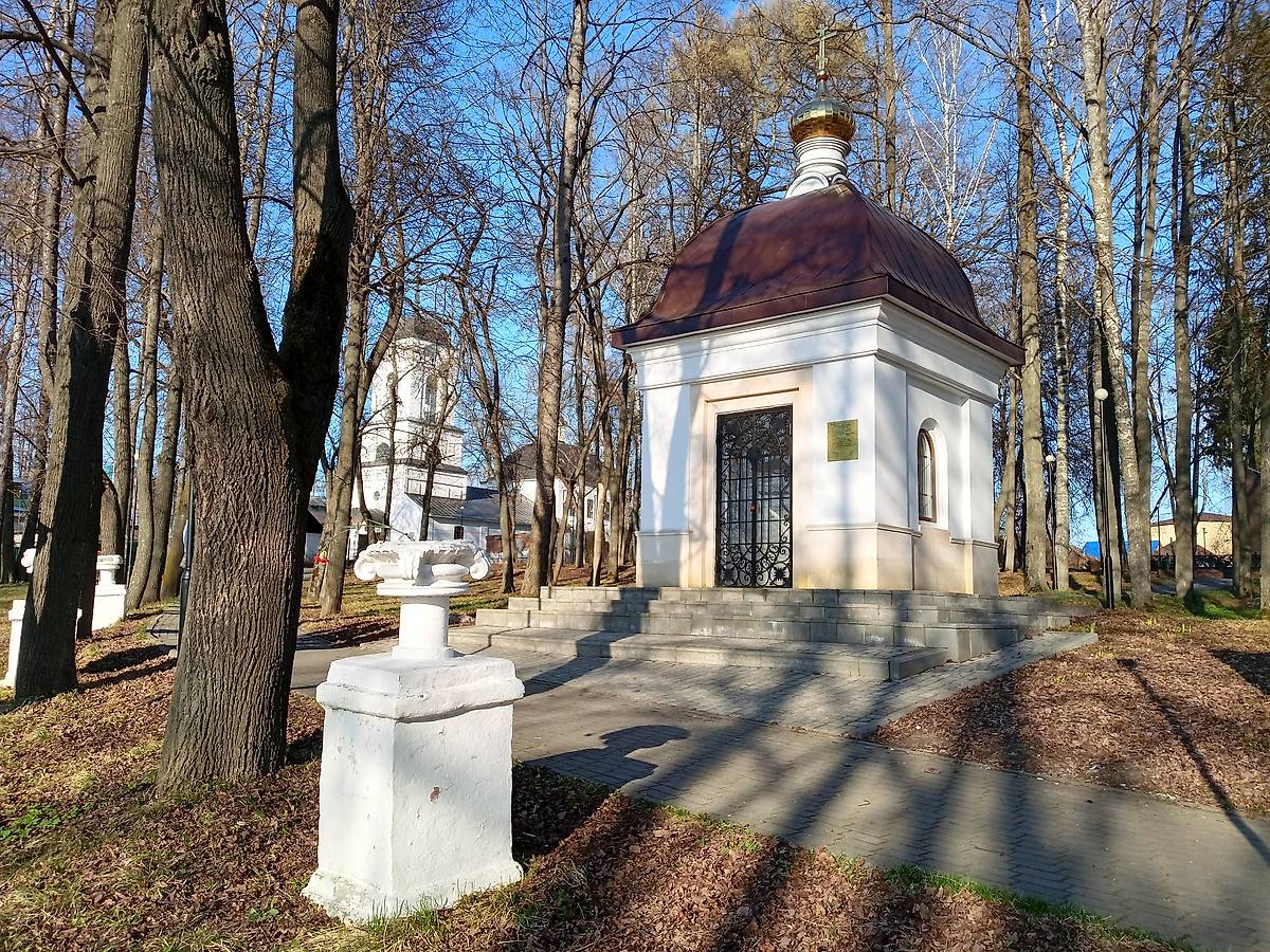 общий вид в ландшафте. Часовня-усыпальница князей Ковровых, Ковров (Ковровский район и г. Ковров, Владимирская область)