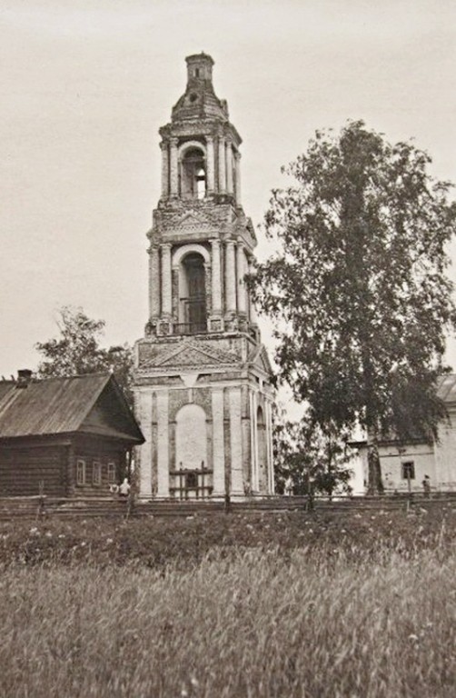 Церковь Илии Пророка, Пятница-Высоково (Пучежский район, Ивановская область). архивная фотография, Фото 1947 г. (Пастухов Ю., Богачевский Н.). Колокольня. Госкаталог № 38729039. ГНИМА им Щусева