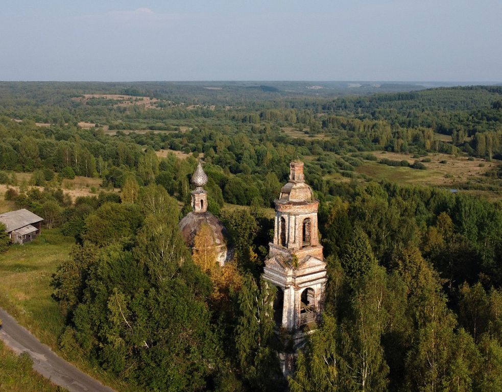 Церковь Успения Пресвятой Богородицы, Павловское (Буйский район, Костромская область). общий вид в ландшафте