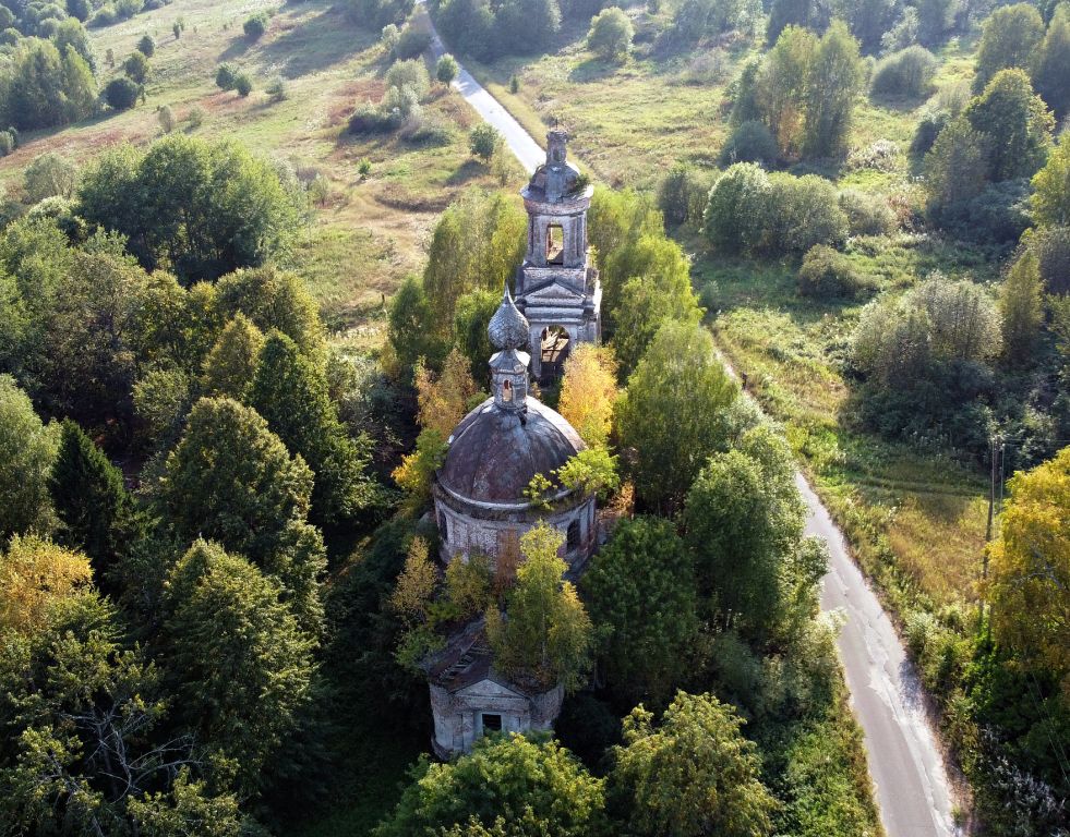 Церковь Успения Пресвятой Богородицы, Павловское (Буйский район, Костромская область). общий вид в ландшафте