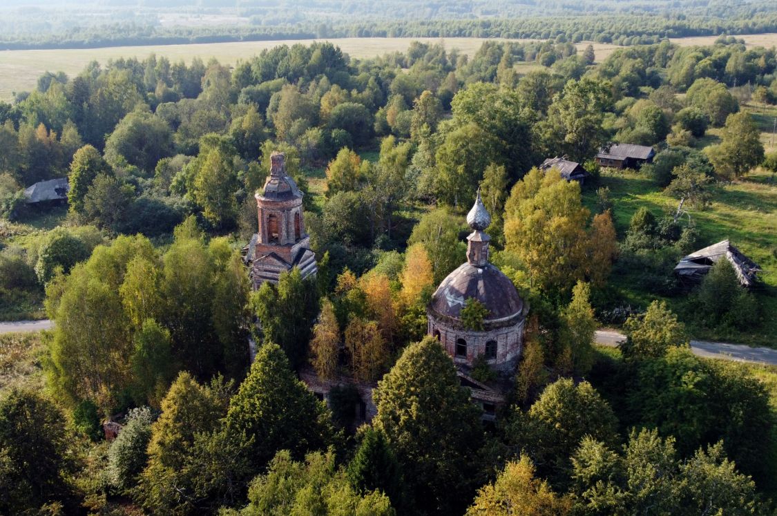 Церковь Успения Пресвятой Богородицы, Павловское (Буйский район, Костромская область). общий вид в ландшафте