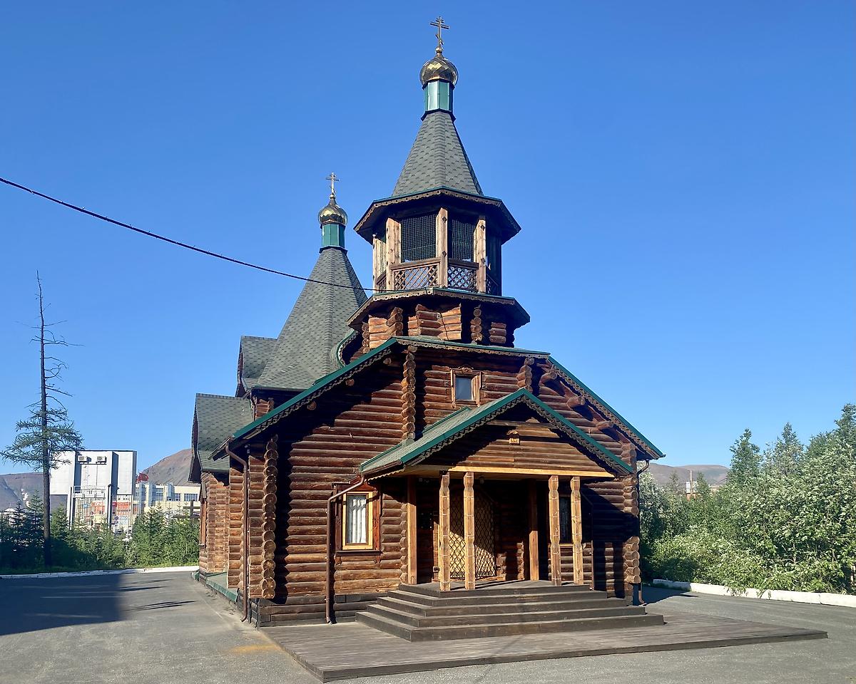 Вид с ЮЗ, фасады. Церковь Троицы Живоначальной в Талнахе, Норильск (Норильск, город, Красноярский край)