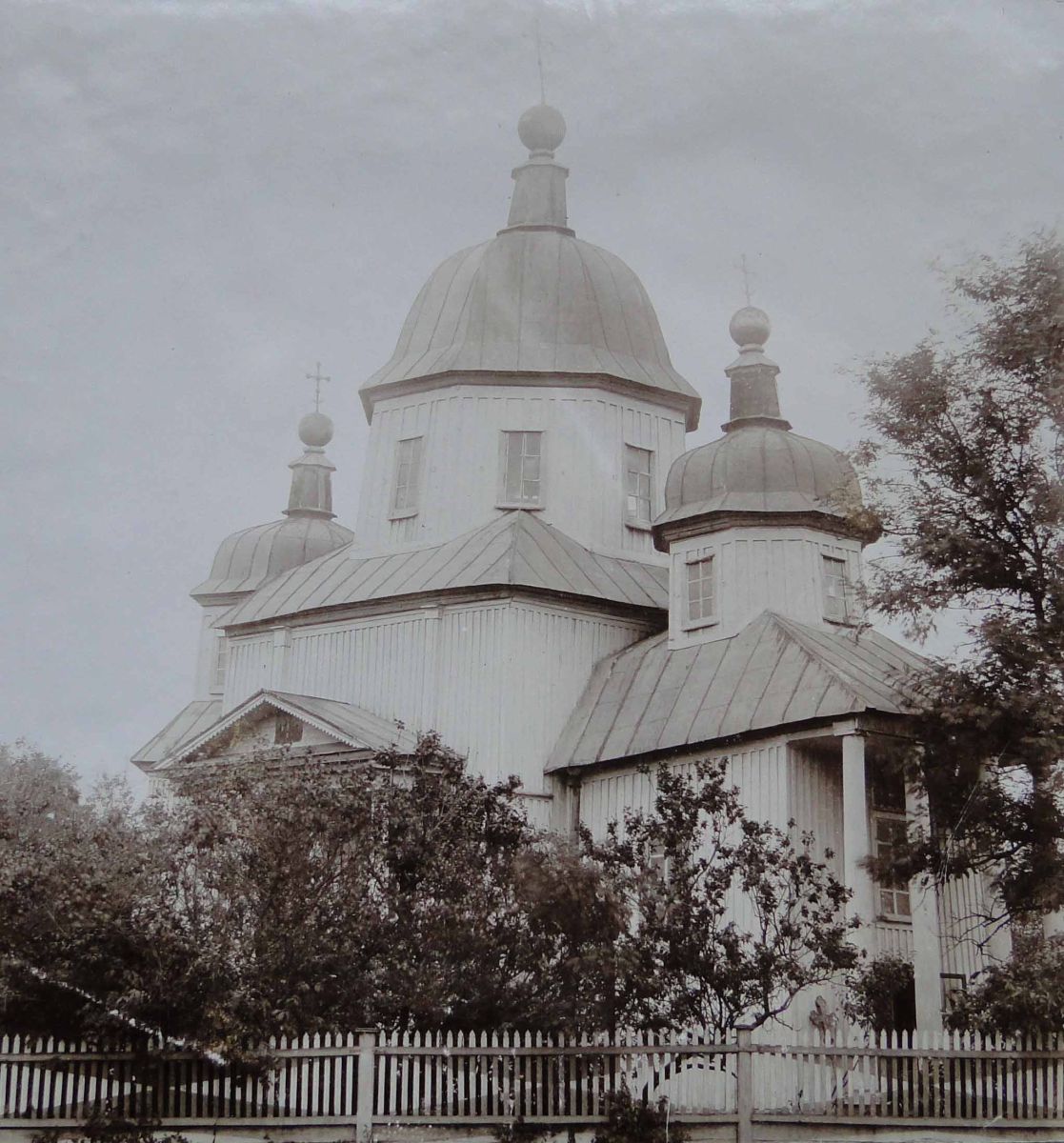 Церковь Трёх Святителей, Лебедин (Сумской район, Украина, Сумская область). архивная фотография, Фото 1913 года. Автор С. Таранушенко