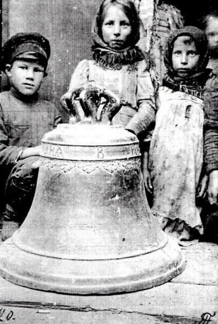 Церковь Николая Чудотворца (старая), Лебедин (Сумской район, Украина, Сумская область). архивная фотография, Звон Николаевской церкви 1660-го года. Фото 1913 г. из архива музея Лебедина