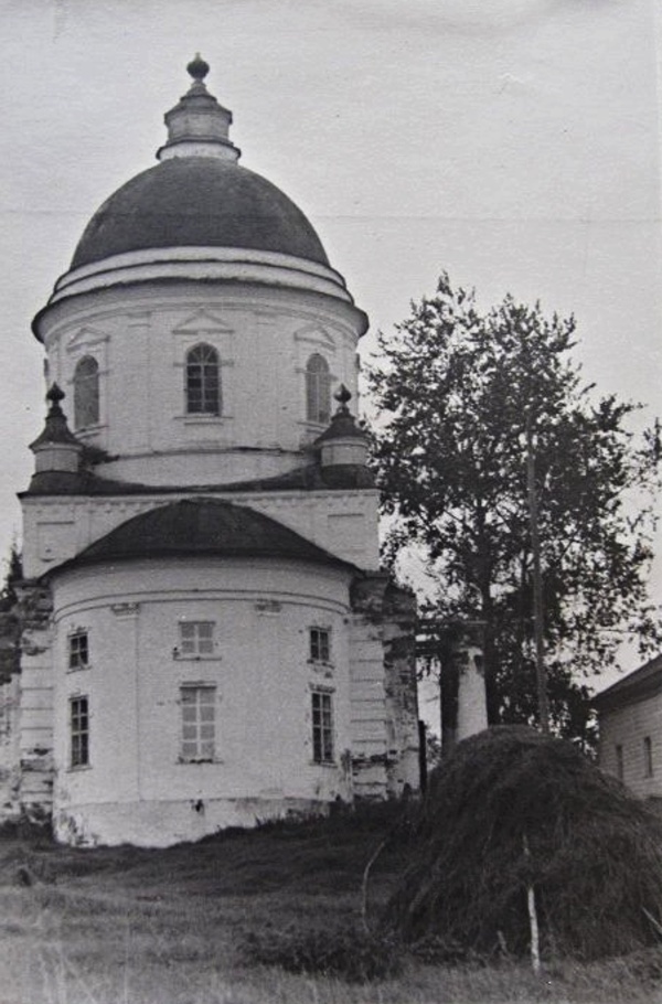 Церковь Воздвижения Креста Господня, Макачево (Верхнепятницкий погост) (Вытегорский район, Вологодская область). архивная фотография, Фото не позднее 1955 г. Общий вид с востока. Госкаталог № 38660478. ГНИМА им Щусева