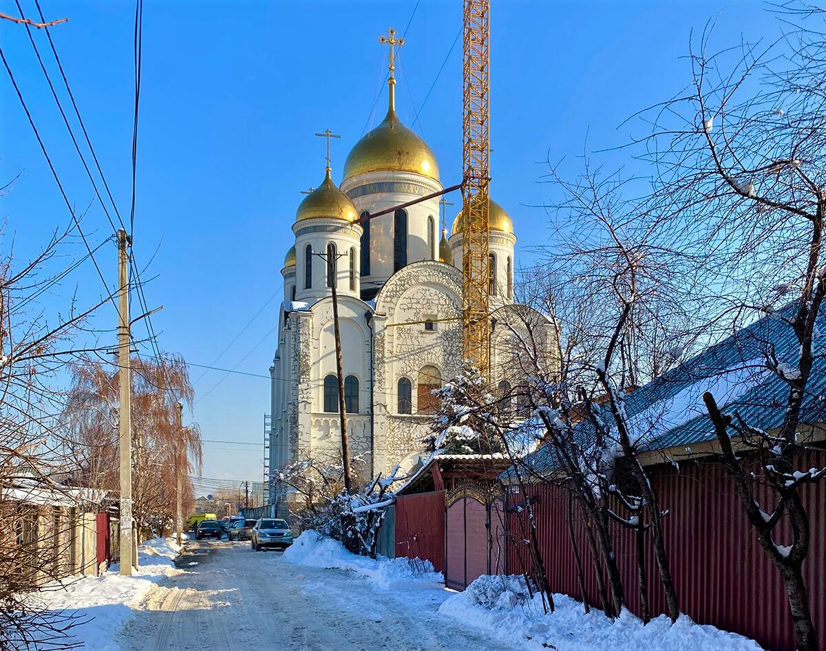 Алматы. Церковь Собора Пресвятой Богородицы. фасады, Вид по Пограничной улице, с западной стороны