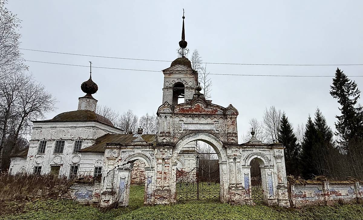 Вид с севера, дополнительная информация. Церковь Воскресения Христова, Фёдорово (Костромской район, Костромская область)