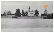 Церковь Преображения Господня, Фото 1962 г. (Ярунцев Константин Евгеньевич). Справа деревянная Преображенская церковь, слева - каменная Никольская. Из группы ВК "Верхнераменье"<br>, Поповка, урочище, Усть-Кубинский район, Вологодская область
