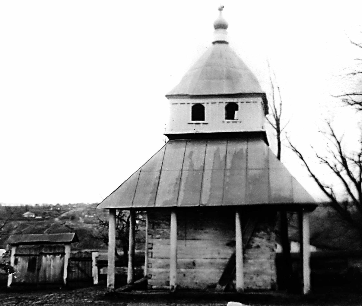 Высшая Крапивна. Церковь Покрова Пресвятой Богородицы. архивная фотография, Старинное фото. Автор Ю. Сицинский