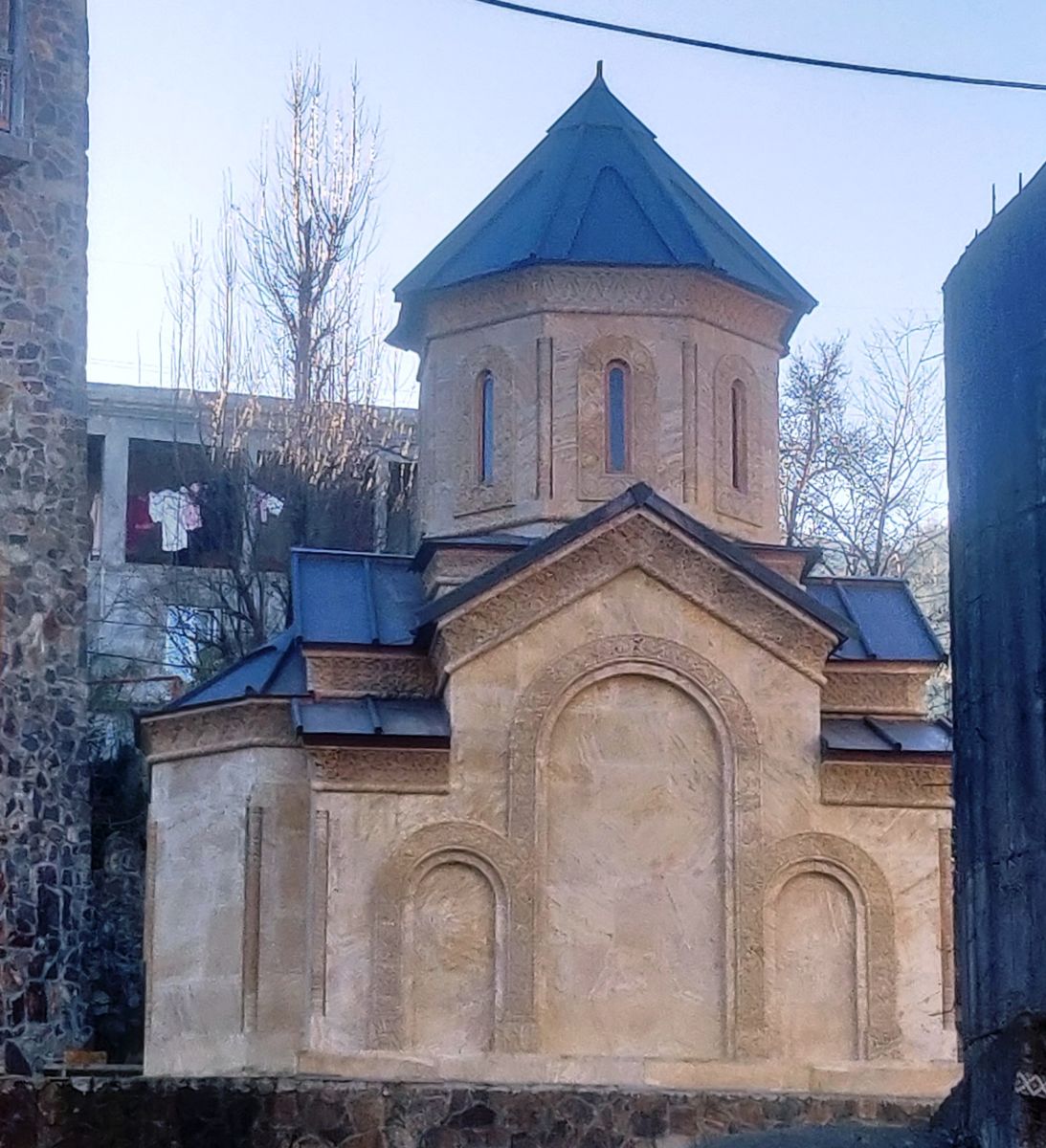 Ферия. Монастырь Всех Грузинских Святых. фасады, Один из храмов монастыря