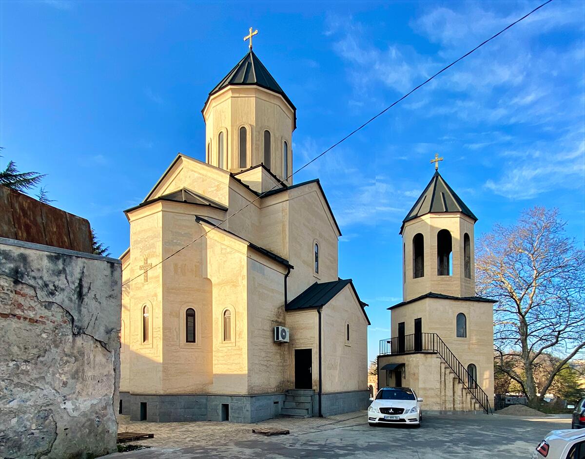 Церковь Давида Строителя, Кутаиси (Имеретия, Грузия). фасады, Вид с северо-востока, из дворов