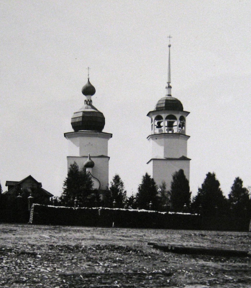 Церковь Успения Пресвятой Богородицы, Чекуево (Онежский район, Архангельская область). архивная фотография, Успенская церковь и колокольня. Копия снимка К. Ф. Некрасова начала 1910-х из коллекции А. А. Чемесова