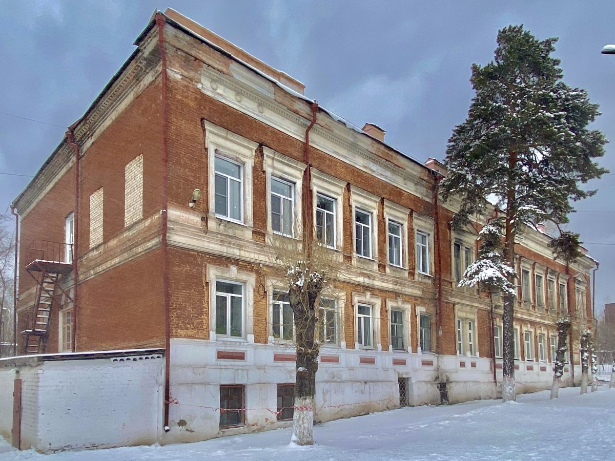 Домовая церковь Введения во храм Пресвятой Богородицы при епархиальном женском училище, Чита (Чита, город, Забайкальский край). общий вид в ландшафте, Училище (ныне школа №32) вид с запада