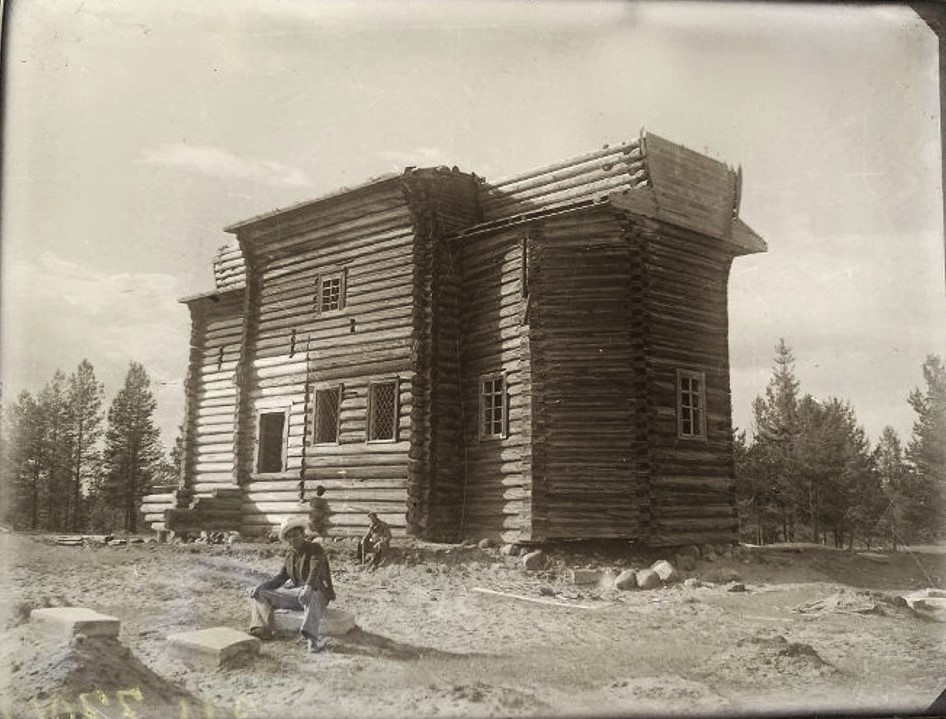 Общий вид с юго-восточной стороны в полуразобранном виде. Фото 1960-х гг. из коллекции ГНИМА. (ГК № 67718839), архивная фотография. Церковь Благовещения Пресвятой Богородицы, Усть-Паденьга (Шенкурский район, Архангельская область)
