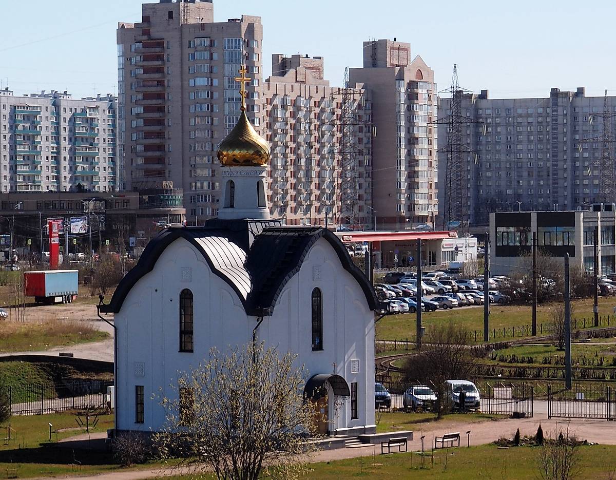 общий вид в ландшафте. Церковь Александра Невского в Купчине, Фрунзенский район (Санкт-Петербург, г. Санкт-Петербург)